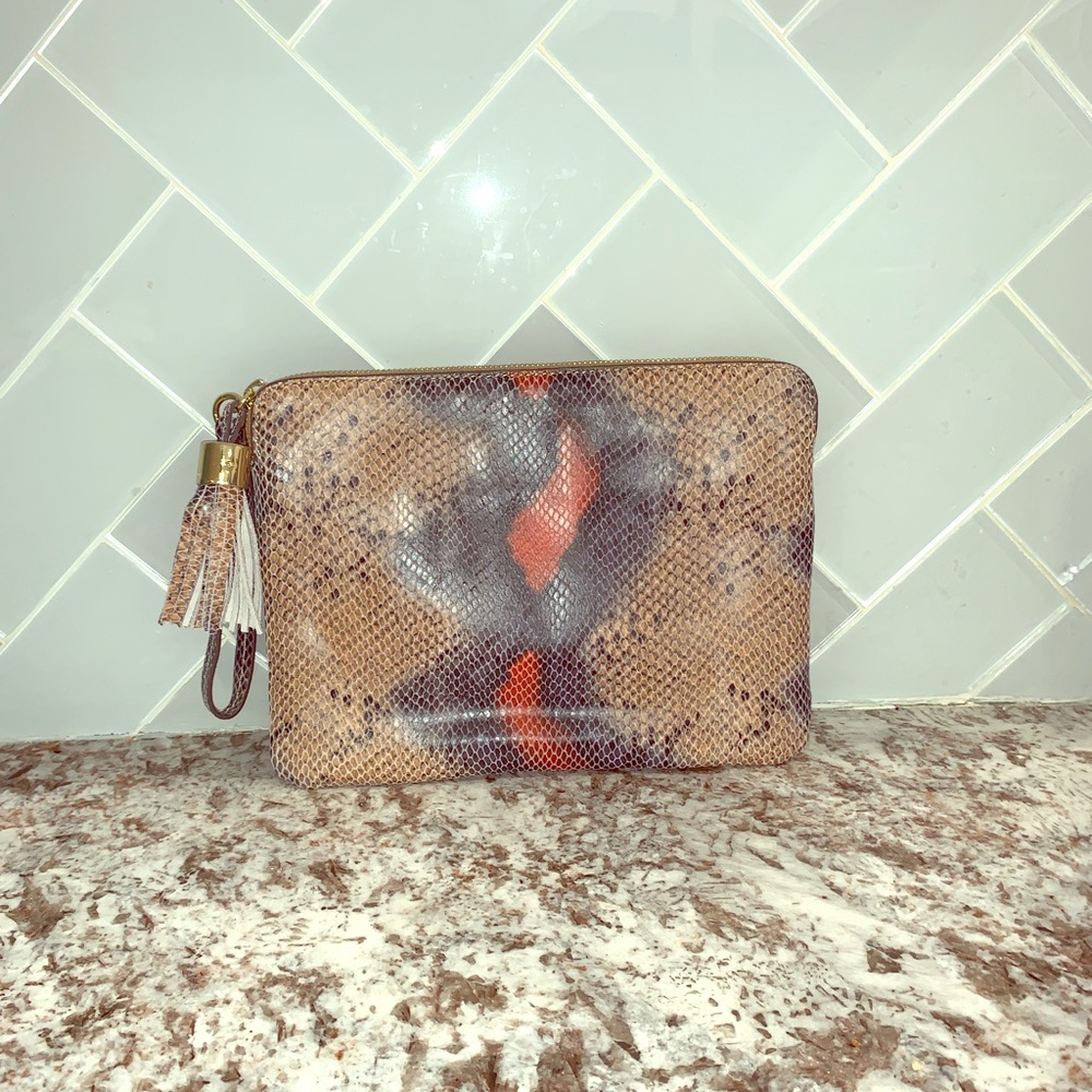 Large Clutch